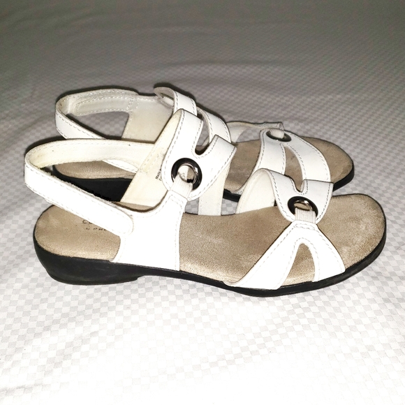 comfort plus by Predictions Shoes | White Leather Sandals Size 7 M | Poshmark